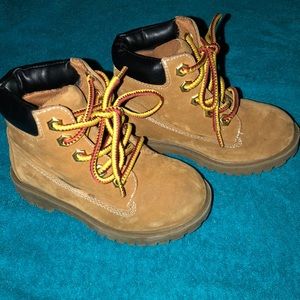 Boys boots